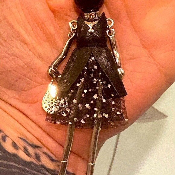 NWT Fashionable pendant on long silver chain - Picture 10 of 10